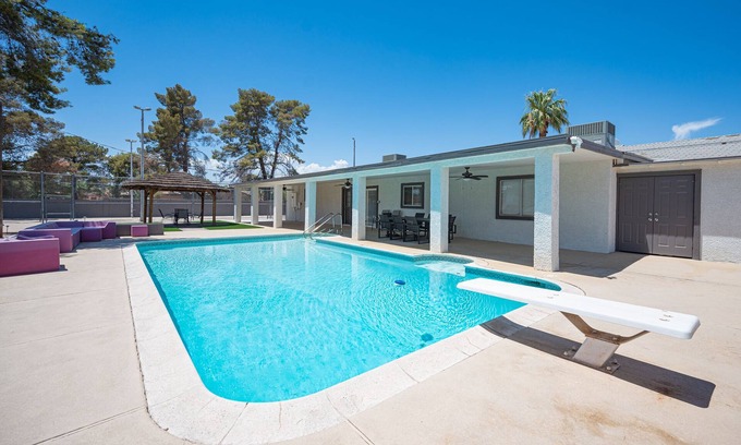 Paradise House | Emerald · 33% Offspring special - Extraordinary House