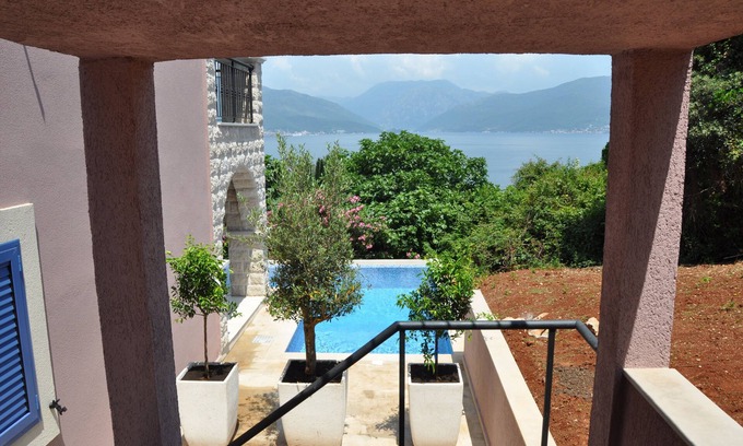Krasici Apartment | Emerald Beautiful Apartment with stunning views