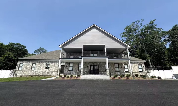 Aldie House | Emerald Charm Villa