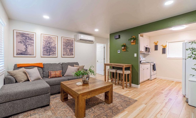 West University House | Emerald Escape - UNR & Pet Friendly - Fenced Yard