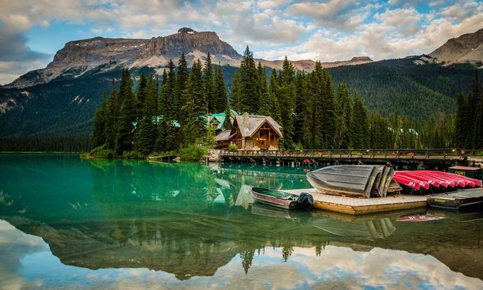 Field Hotel | Emerald Lake Lodge