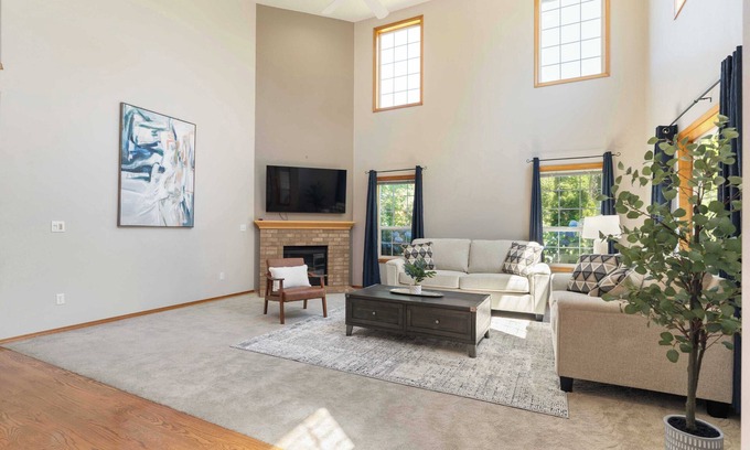 Mill Plain House | Emerald Residence On NE 12th St #42180