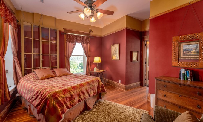 Elkader House | Emma Big Bear Suite at Elkader Jailhouse Inn
