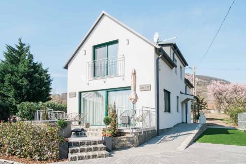 Badacsonytomaj Villa | EMMY Ház