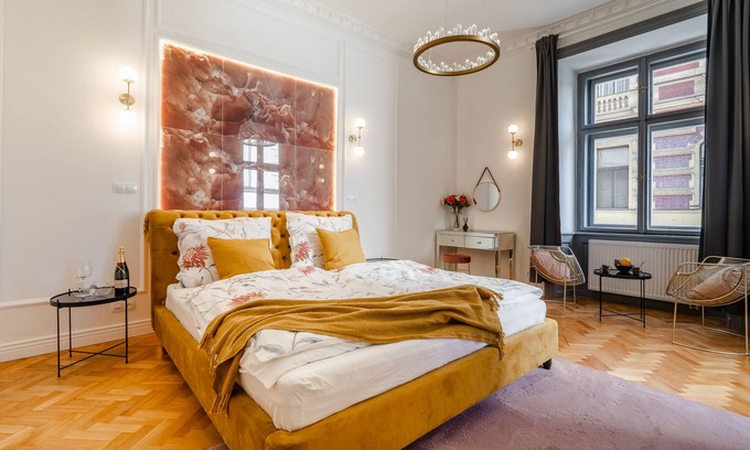 Prague 1 Apartment | Emperor Castle View Suite