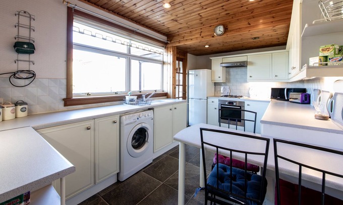 Gilmerton House | Empty2occupied Family Home in Craigour Terrace With Driveway & Garden