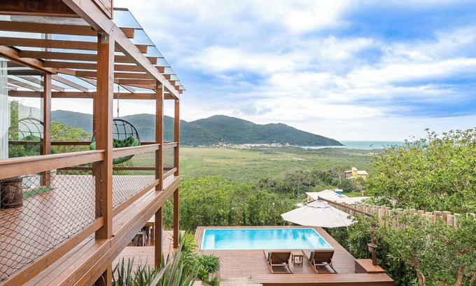 Florianopolis House | Enjoy beaches, heated pool, bathtub with comfort on your vacation.