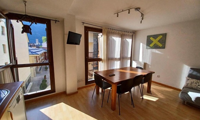 Biescas Apartment | En el pleno centro de Biescas con garaje, ascensor y WiFi