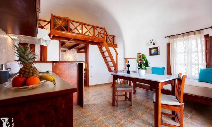 Kamari House | En Plo Boutique Suites Master Suite with Sea View (5 pax)
