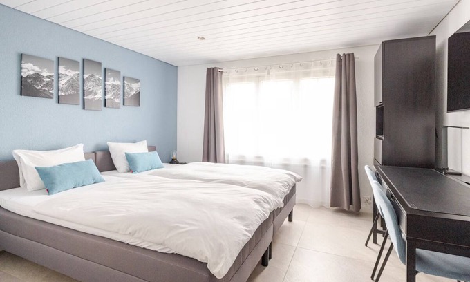 Kallern Apartment | En-suite guestroom, close to Zürich and Luzern, private entrance and parking