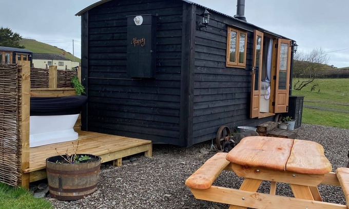 Llanfarian Cabin | En-suite Shepherds Huts