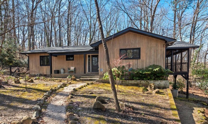 Chapel Hill House | Enchanting 3-bedroom house with AC in Chapel Hill