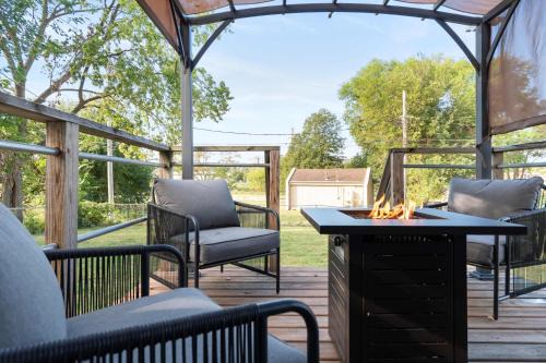 Omaha House | Enchanting 3BR Cottage Close to Downtown