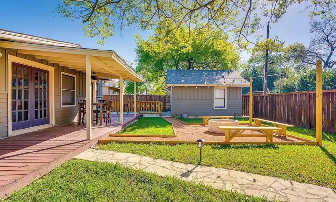 Terrell Heights House | Enchanting 4-bedroom house with Pool, Theater, Firepit and Games. Pet Friendly.
