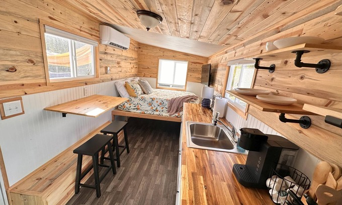 Ruch Apartment | Enchanting Getaway: Farmhouse and Tiny House Duo