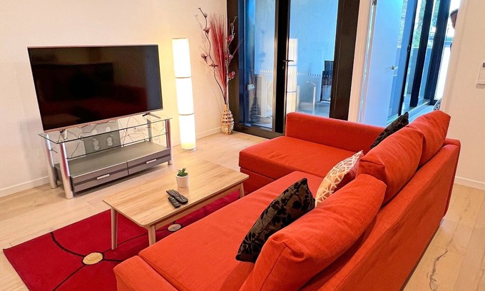 Reid Apartment | Enchanting in Red | 1bd 1bth 1csp