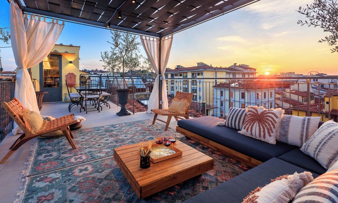 Santo Spirito Apartment | ENCHANTING PENTHOUSE 360° Panoramic View in the Heart of Florence.