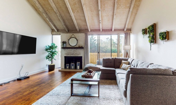 High Meadows Condo | Enchanting Snowbird retreat with pool, tennis, fireplace, & patio - dogs welcome