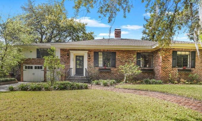 Midtown House | Enchanting Washington Ave Retreat w/ Parking and Yard by Lucky Savannah