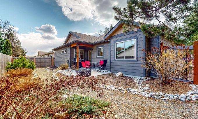 Sandpoint House | Enclosed Yard, Firepit, Grill - Downtown Sandpoint