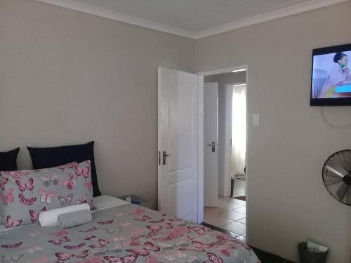 UPhongolo House | Encome Guest house