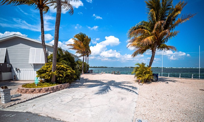Cudjoe Key RV Rental | Endless Ocean Views - RV589