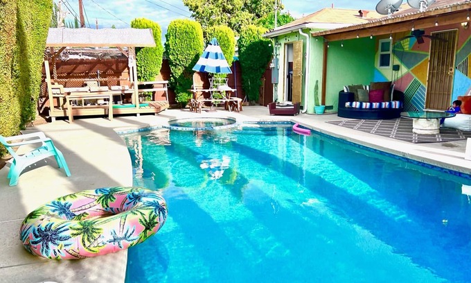 Encino House | Endless summer in LA HEATED POOL/HOT TUB/CABANA 3 br/2 bath with game room