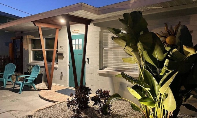 New Smyrna Beach House | Endless Summer Beach house - 1 block to Beach & Flagler Ave