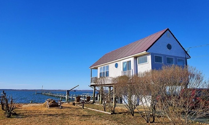 Chincoteague House | Endless Sunsets-The Honeymooner-Waterfront w/Dock, Sunsets