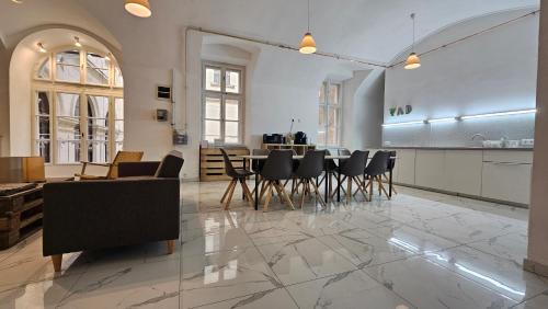 Erzsebetvaros Apartment | ENDOR - 4 bedrooms, 5 bathrooms, 1 livingroom with kitchen