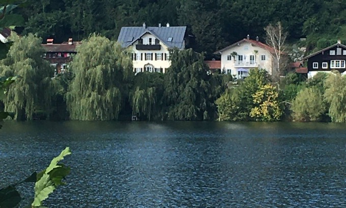 Seeon-Seebruck Apartment | Englisch Ground floor, stylish living in the former ducal guest house