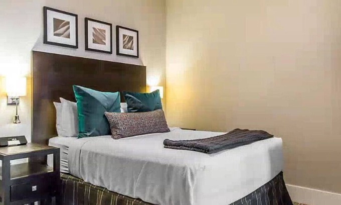 Historic District - North Villa | Enjoy a Pre-Holiday vacation in Historic Savannah