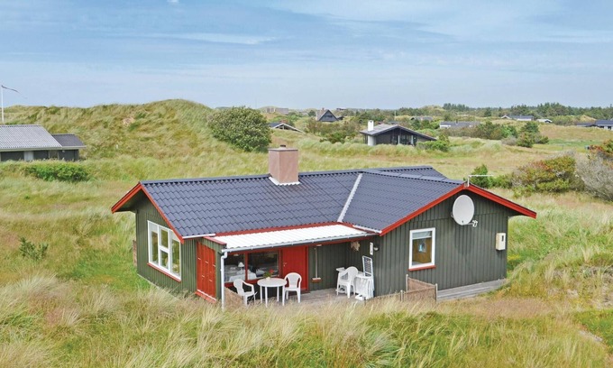 Grærup Strand House | Enjoy a relaxing holiday by the sea in this charming holiday home in the dunes.