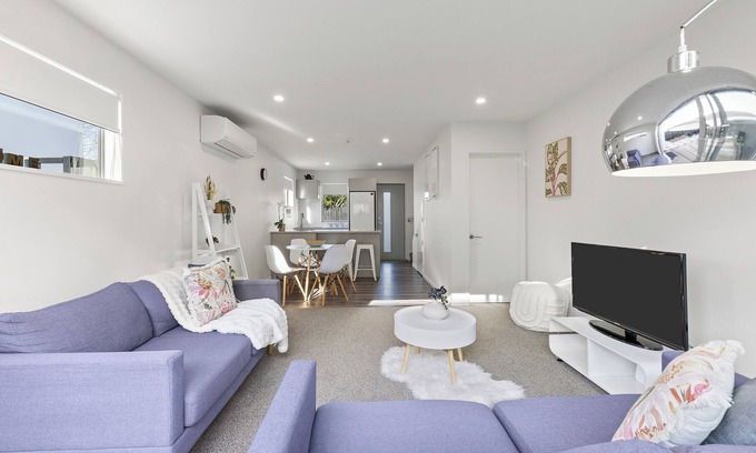 Edgeware House | Enjoy a Stylish Experience at This Centrally Located Property