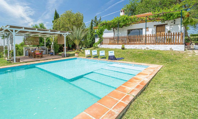Villaverde del Rio House | Enjoy a wonderful vacation with family or friends in this authentic vacation home with pool.