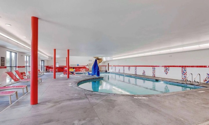 Loveland Hotel | Enjoy Adventure at 4 Family-Friendly Suites Near Chapungu Sculpture Park