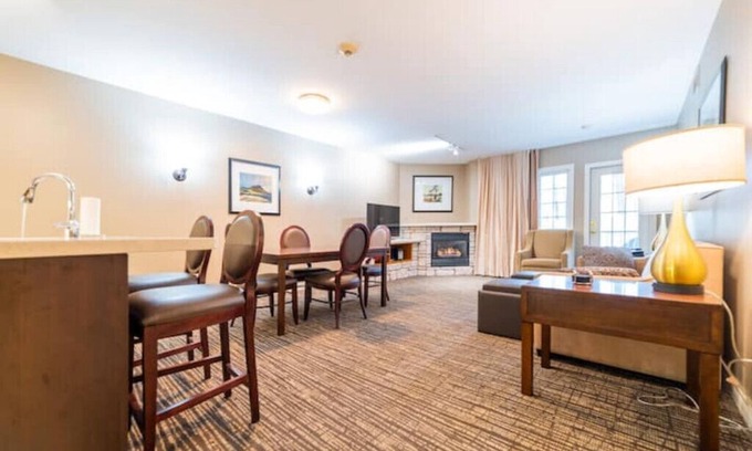 Oro-Medonte Apartment | Enjoy Country Club Living in this Modern, Spacious Suite w/Loads of Amenitiesn