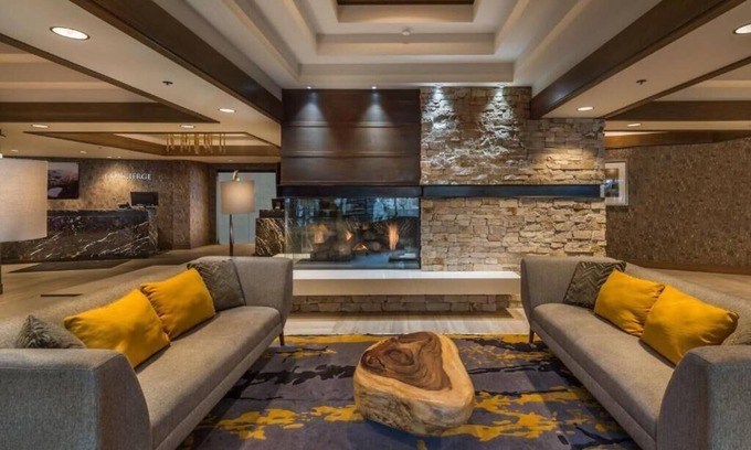 South Lake Tahoe Hotel | Enjoy Enchanting Lake Tahoe Views with Heated Pool and Rooftop Tennis Fun!