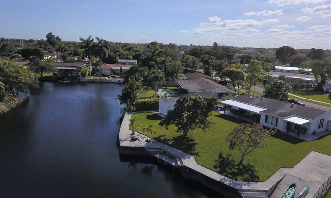 Sunset House | Enjoy our Beautiful Renovated Home on a Fun Canal!