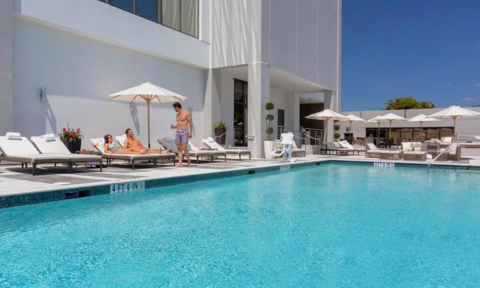 Seybold House | Enjoy Our Stress-Free Experiene w/Shuttle Service to Miami Airport! 3 Spaces