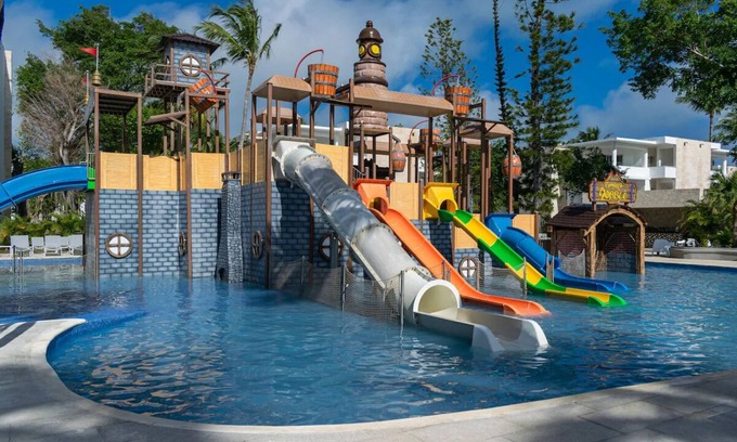 Bavaro Hotel | Enjoy Premier Family Experiences at Room Near Playa Juanillo Delights!