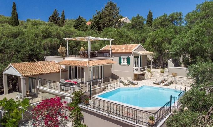 Koutsi Villa | Enjoy sunsets in an unobstructed scenery