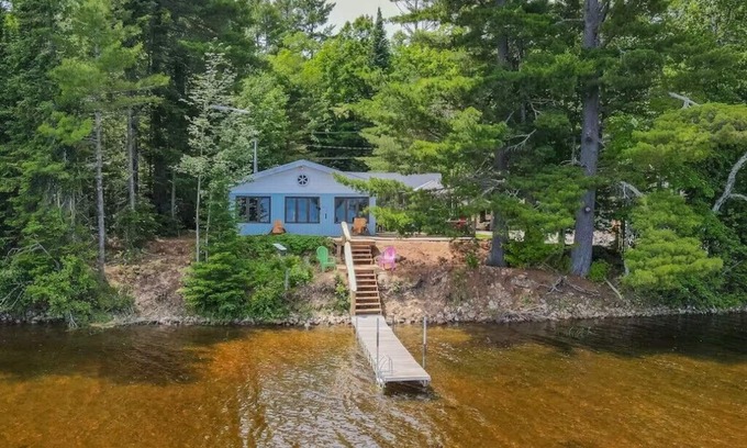 Madawaska Valley Cottage | Enjoy the Autumn colours on the edge of Algonquin park at Gramma's on the Lake