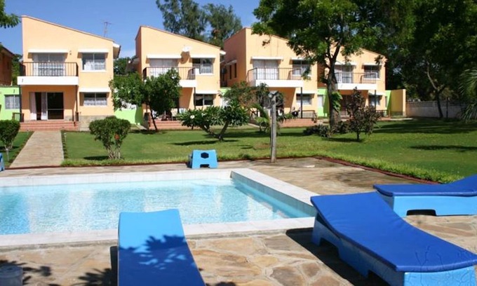 Manyimbo Apartment | Enjoy the Mombasa beaches as well as the amenities offered at Makwetu Villas