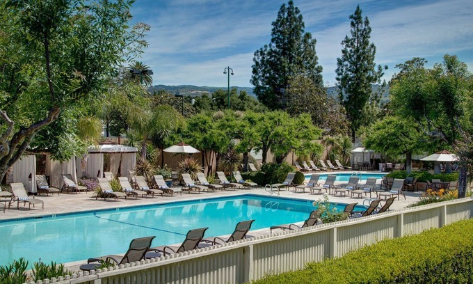 Napa Hotel | Enjoy the Vineyards of Northern California! 2 Spacious Suites w/Kitchen!