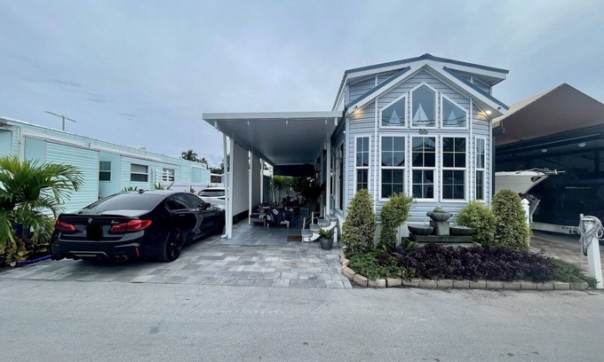 Key Largo RV Rental | Enjoy this modern and cozy house in Key Largo Florida.