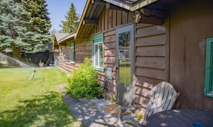 Red Lodge Cabin | Enjoy your stay at in this historic forest service cabin in Buenttner Park