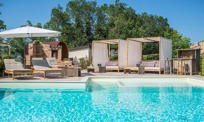 Massa Fermana House | Enjoy your vacation in this comfortable vacation home with pool and sauna.