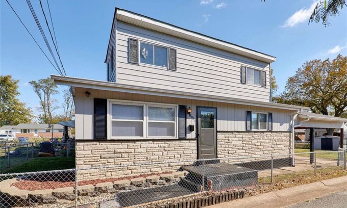 St. Louis House | Enjoyable 3-bedroom house with AC in St. Louis
