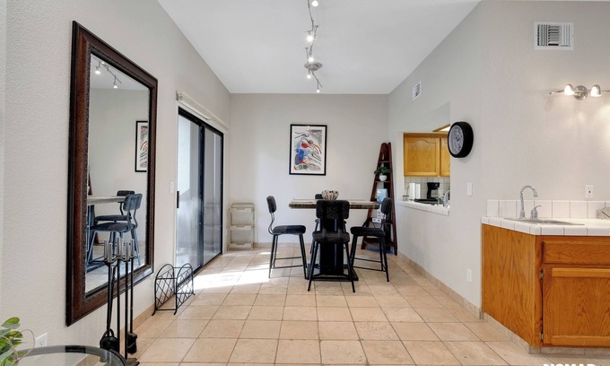 Bakersfield Condo | Enjoyable 3-bedroom condo with AC in charming Bakersfield